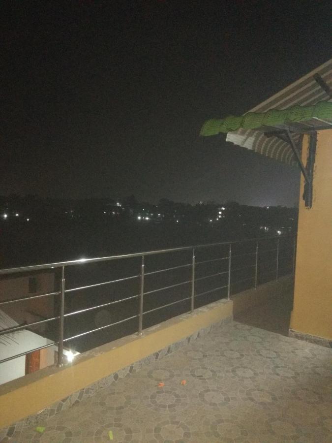 Woodland Lodge And Restaurant Guwahati Buitenkant foto