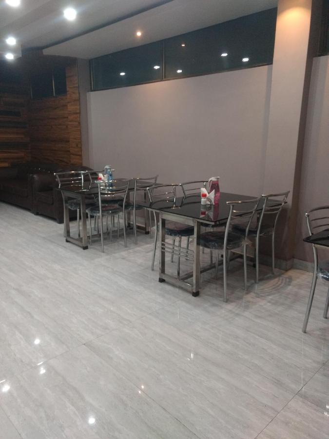 Woodland Lodge And Restaurant Guwahati Buitenkant foto