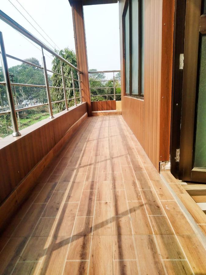 Woodland Lodge And Restaurant Guwahati Buitenkant foto