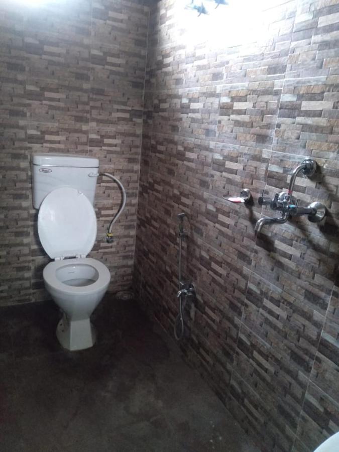 Woodland Lodge And Restaurant Guwahati Buitenkant foto