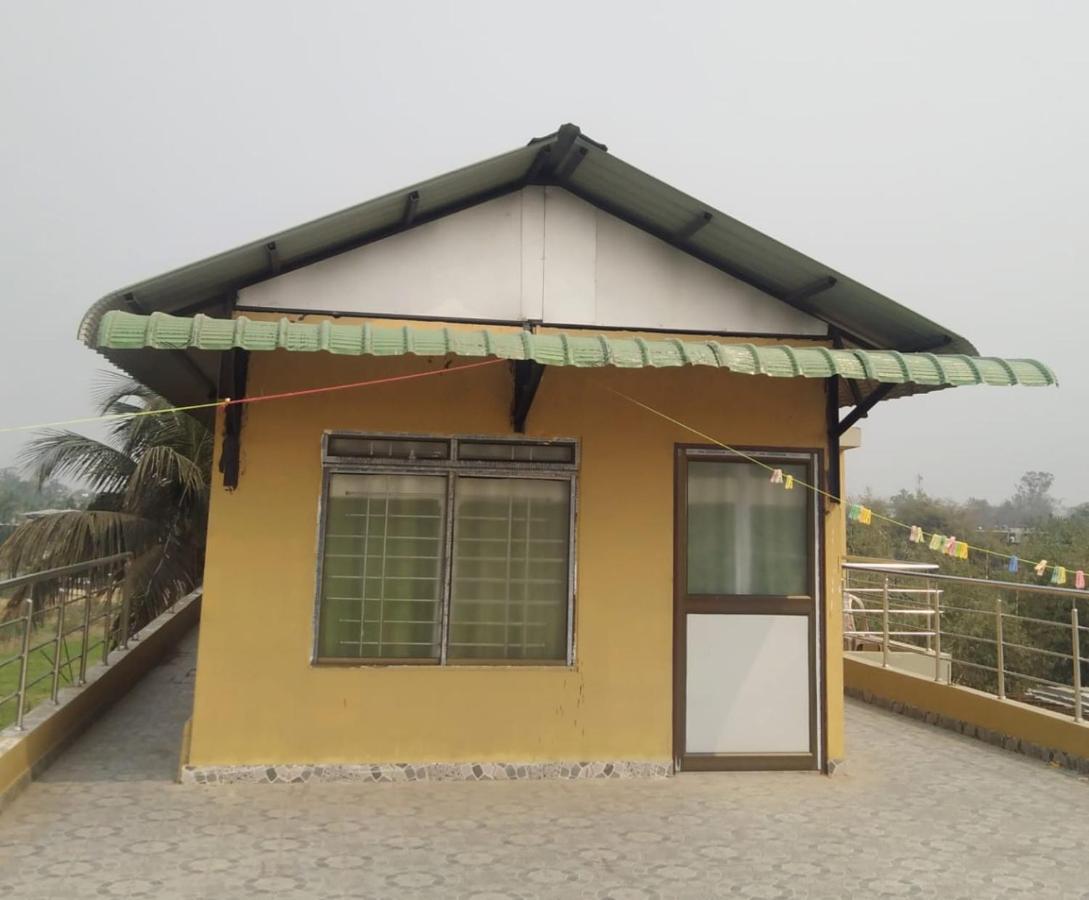Woodland Lodge And Restaurant Guwahati Buitenkant foto