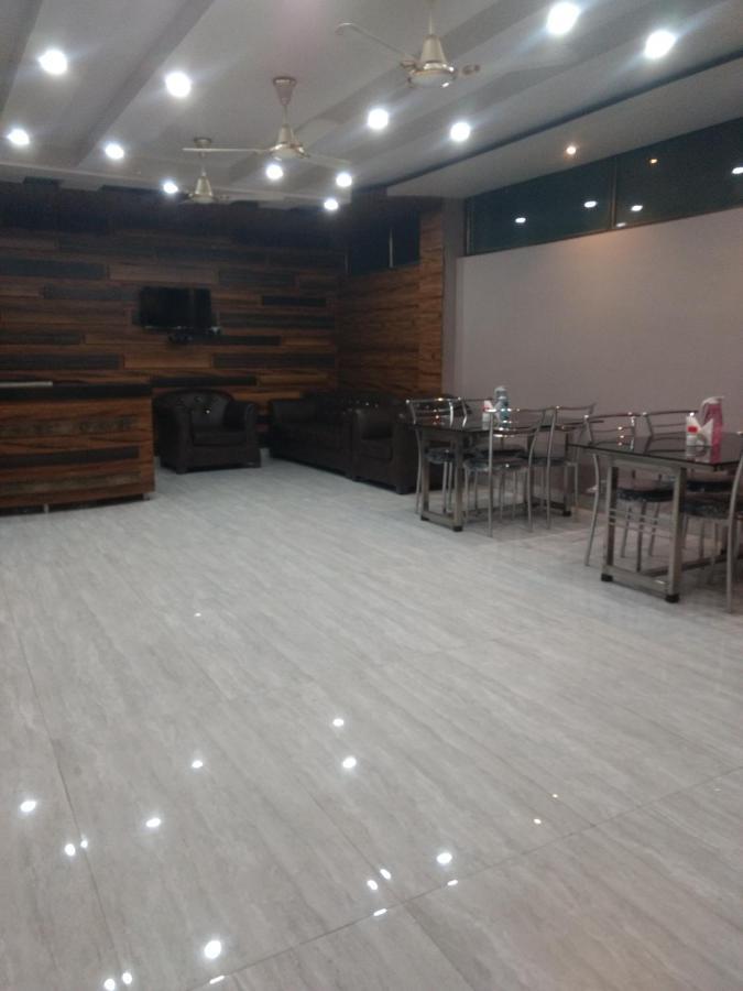 Woodland Lodge And Restaurant Guwahati Buitenkant foto