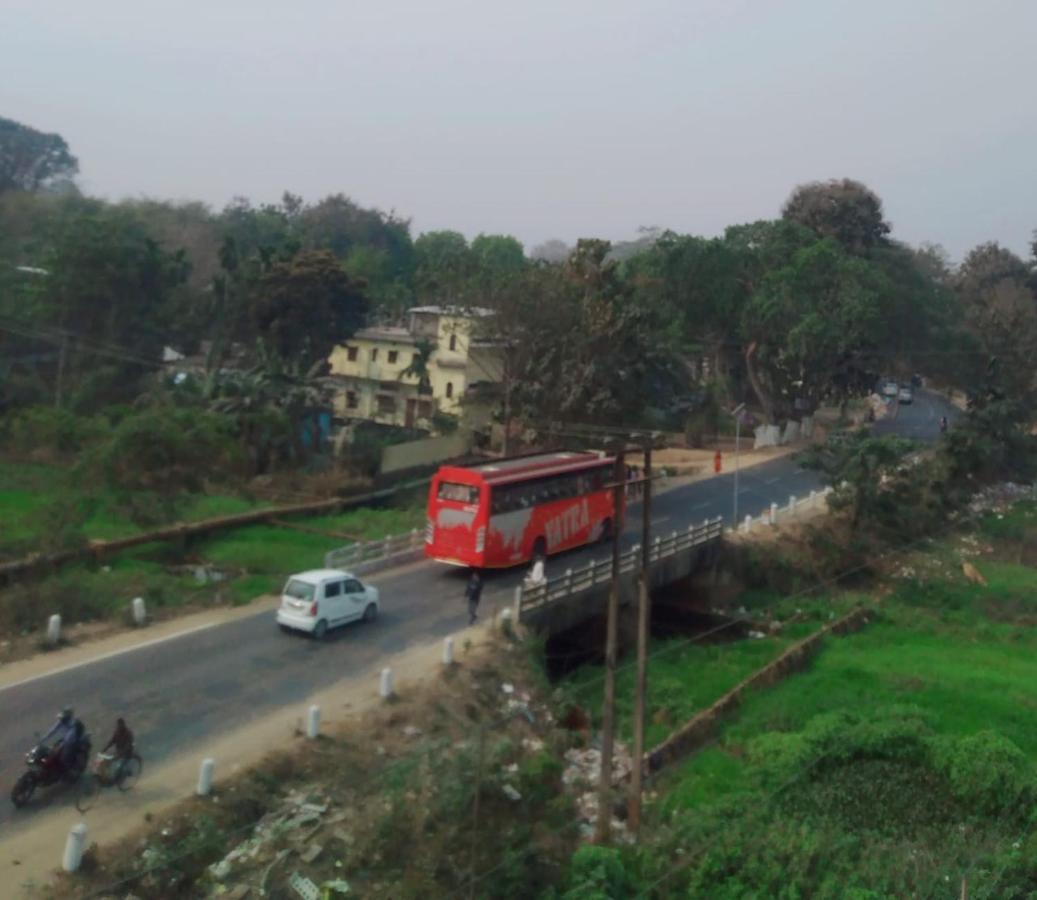 Woodland Lodge And Restaurant Guwahati Buitenkant foto