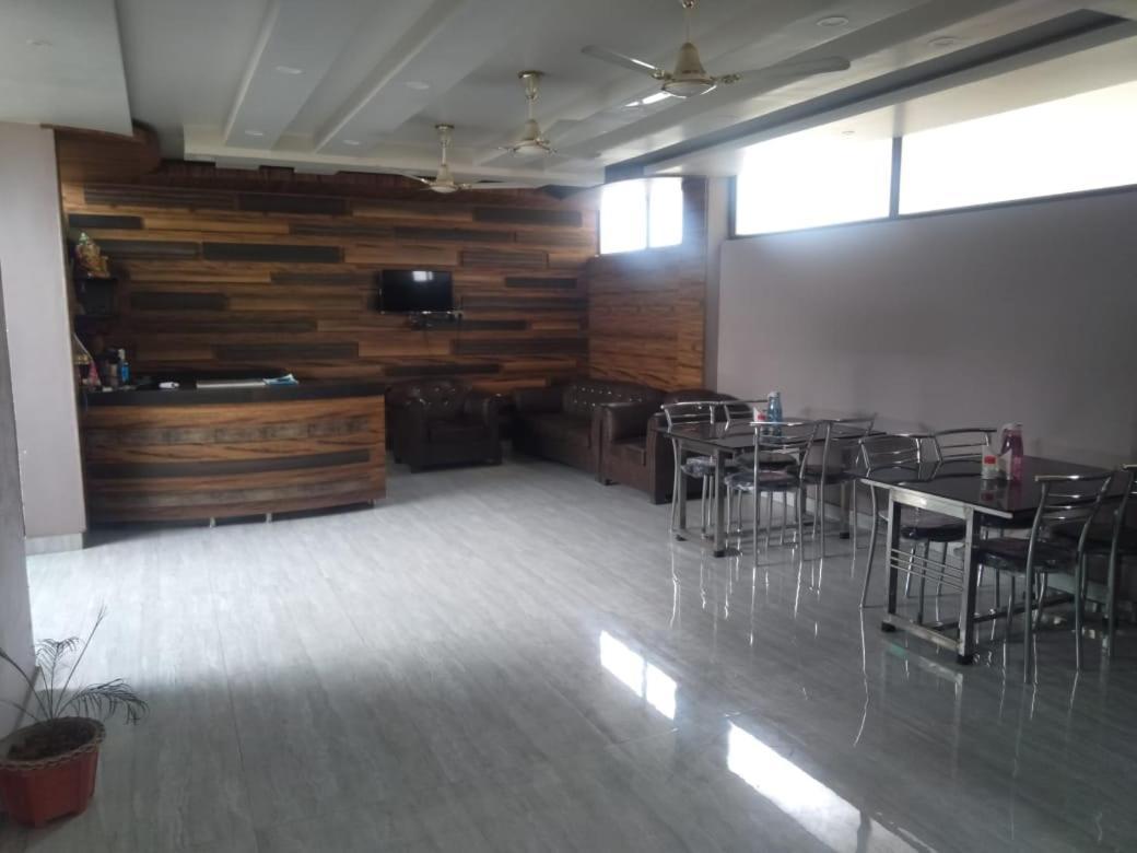 Woodland Lodge And Restaurant Guwahati Buitenkant foto
