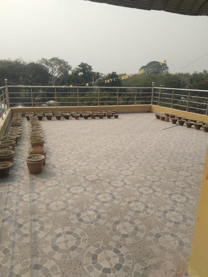 Woodland Lodge And Restaurant Guwahati Buitenkant foto