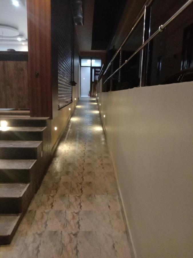 Woodland Lodge And Restaurant Guwahati Buitenkant foto